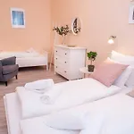 And Large Ac Away From Appartement *