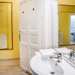 Appartement And Large Ac Away From