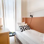 And Large Ac Away From Appartement *