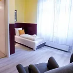 And Large Ac Away From Appartement *