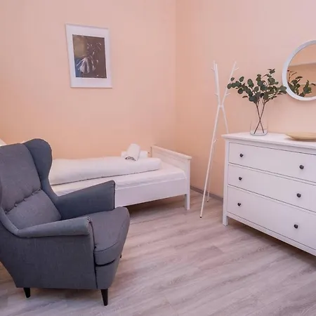 And Large Ac Away From Apartamento Budapest