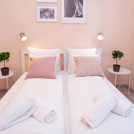 And Large Ac Away From Apartamento