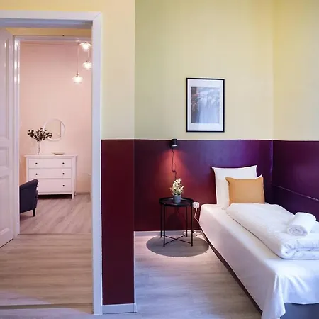 And Large Ac Away From Apartamento Budapest