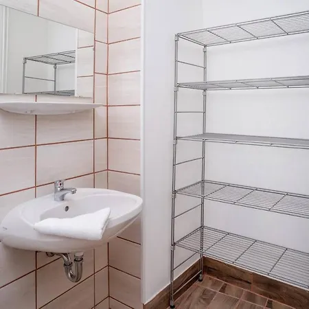 And Large Ac Away From Apartamento
