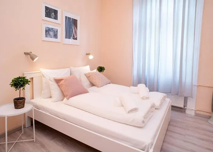 Apartman And Large Ac Away From *