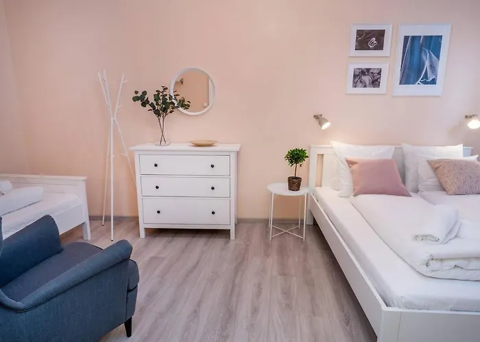 Apartman And Large Ac Away From