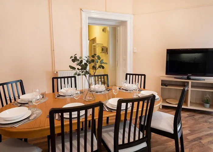 Apartman And Large Ac Away From *