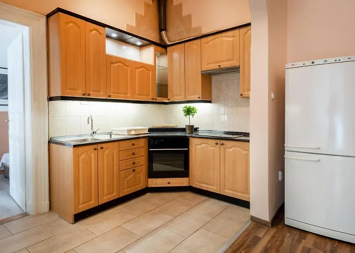 Apartman And Large Ac Away From