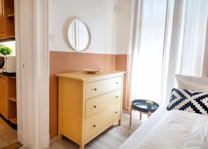 And Large Ac Away From Apartman *