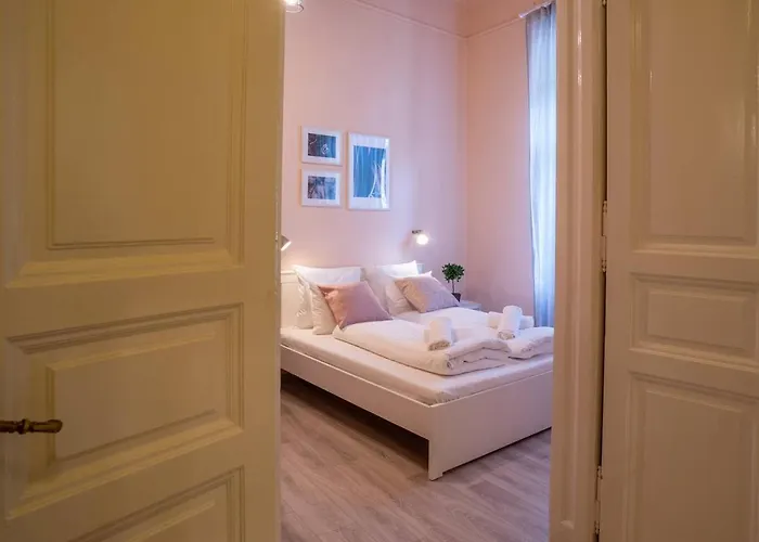 Apartman And Large Ac Away From Budapest