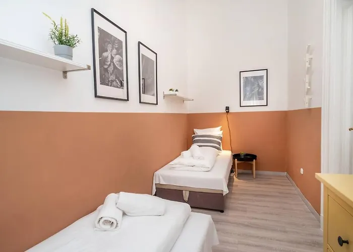 Apartman And Large Ac Away From