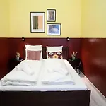 Appartement And Large Ac Away From