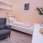 Appartement And Large Ac Away From Budapest